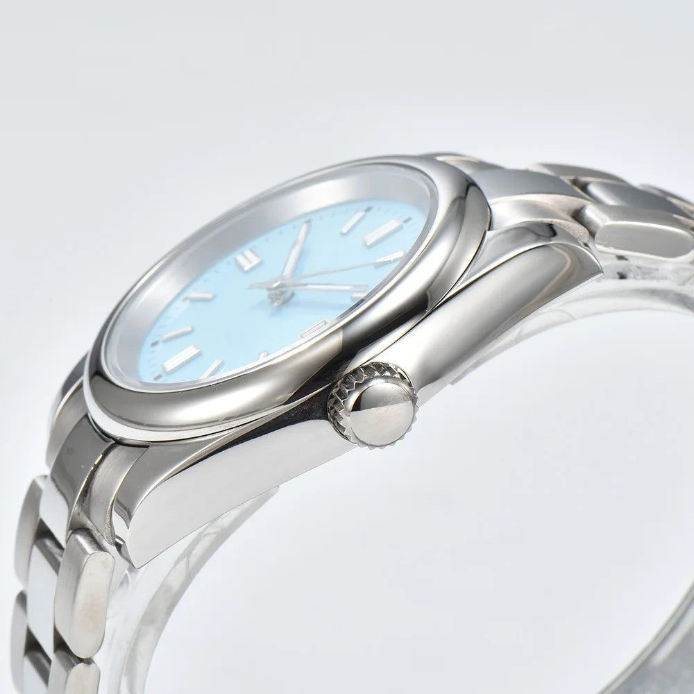 Oyster style solid dial with date